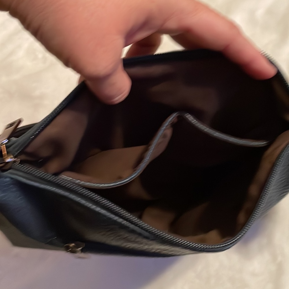 Navy blue vegan pebbled material shoulder bag. - Picture 5 of 12